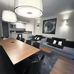 Urban Flat 133 - Ponceau 4 Bedroom Apartment